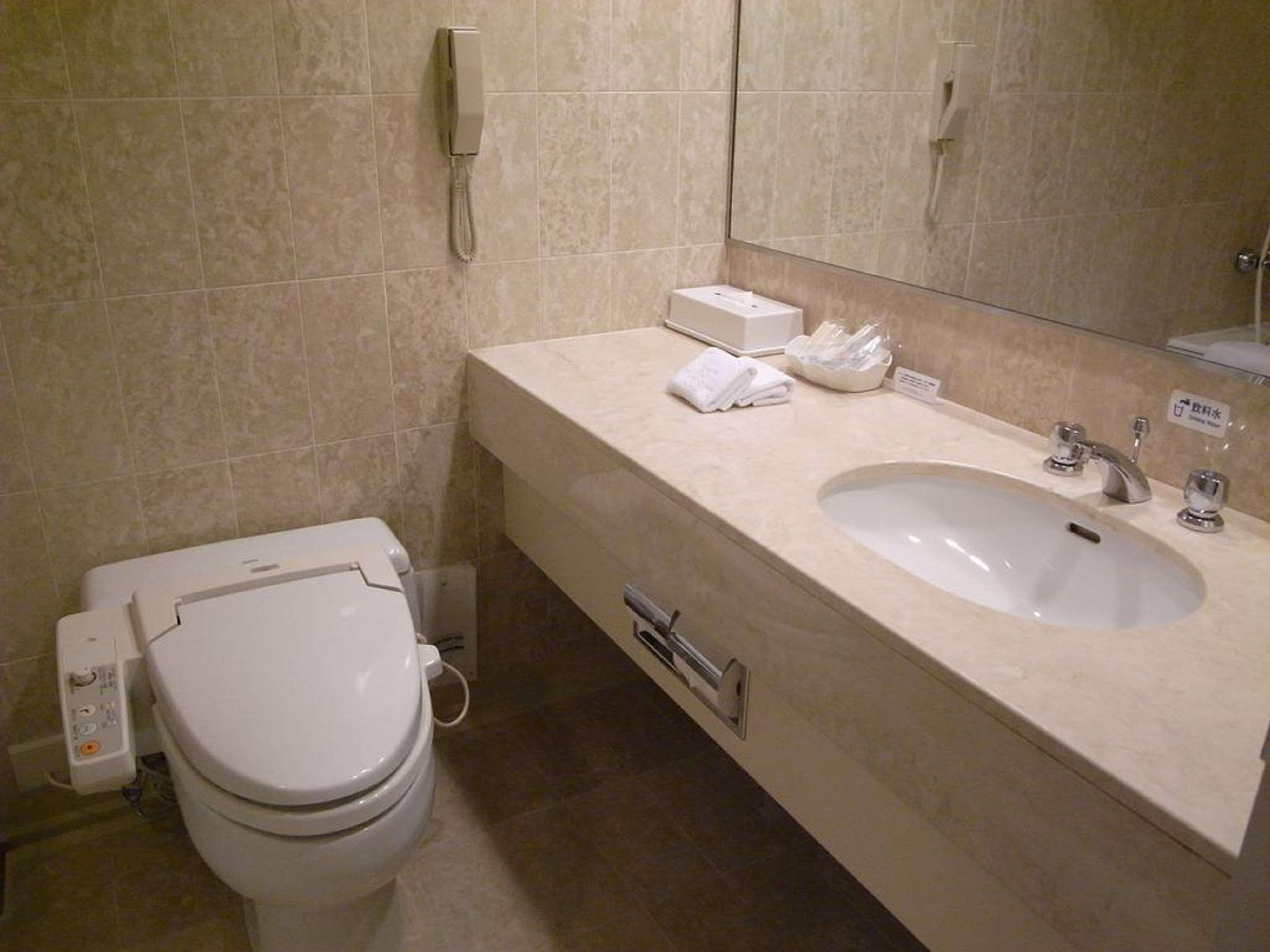 The Global View Nagasaki Hotel Exterior photo A modern bathroom in a hotel