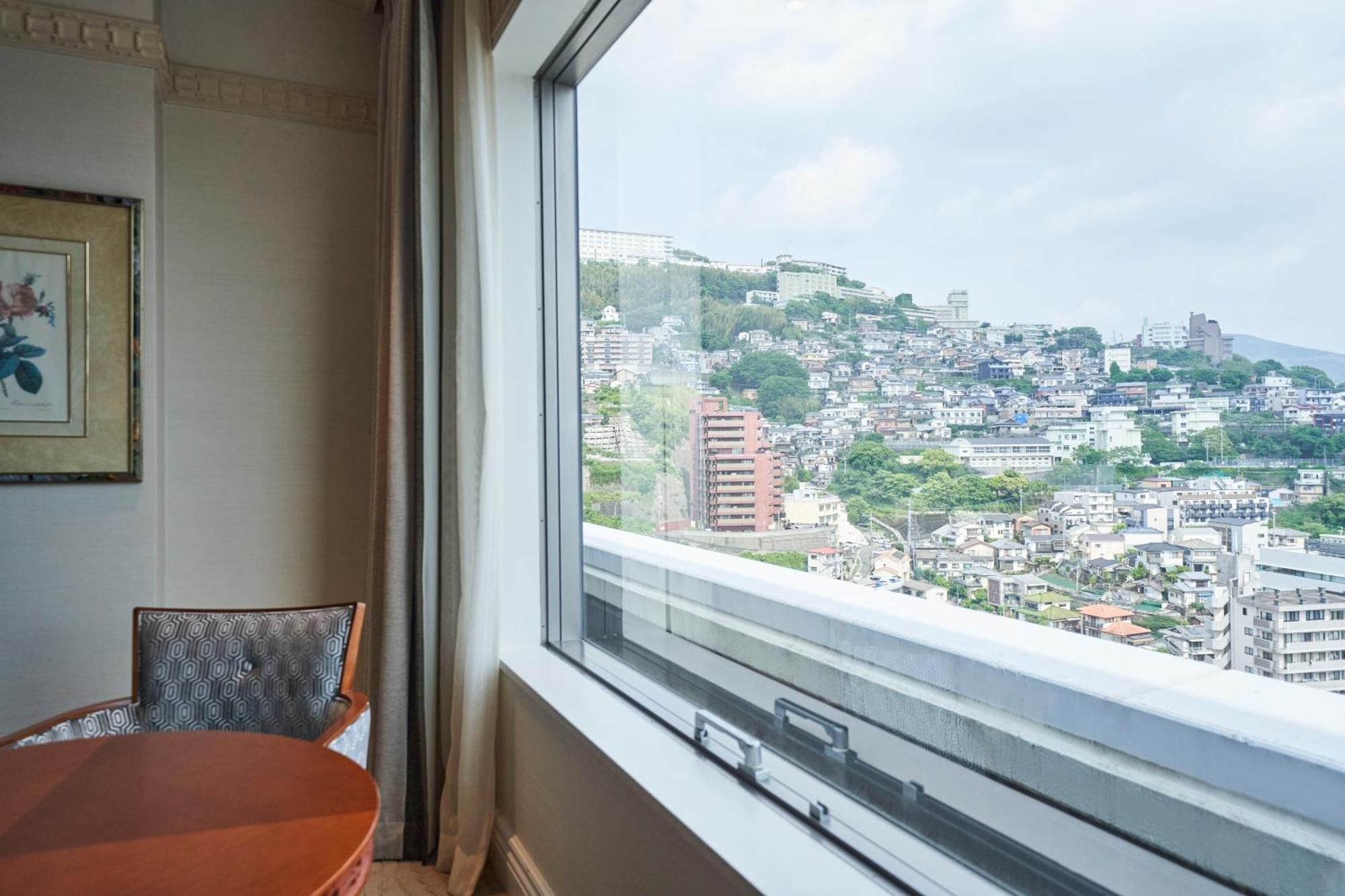 The Global View Nagasaki Hotel Exterior photo A window with a view of the city