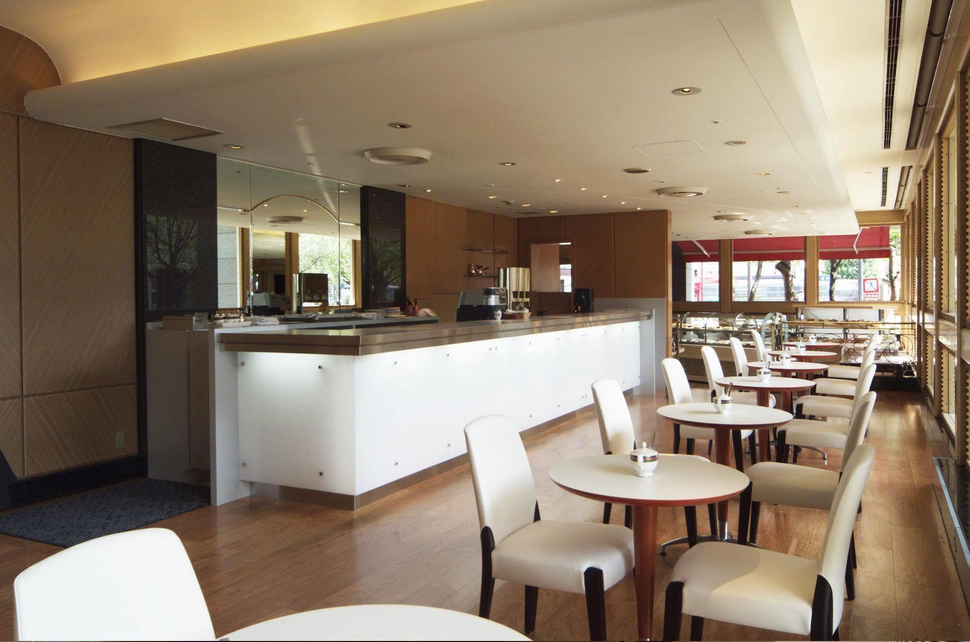 The Global View Nagasaki Hotel Restaurant photo The interior of the restaurant